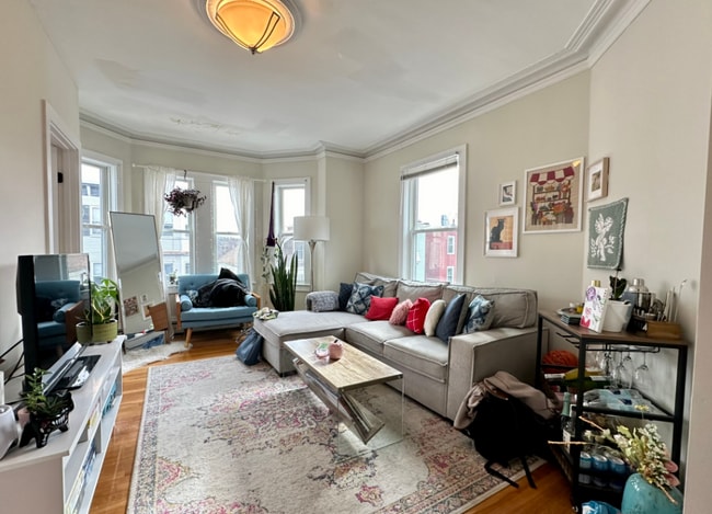 Photo - 839 Parker St