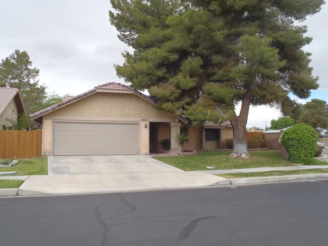 Building Photo - 1249 Mountain View Dr