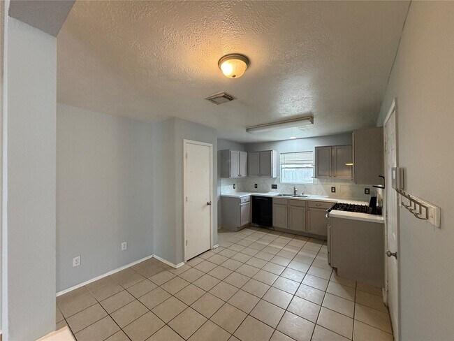 Photo - 7427 Briargate Dr