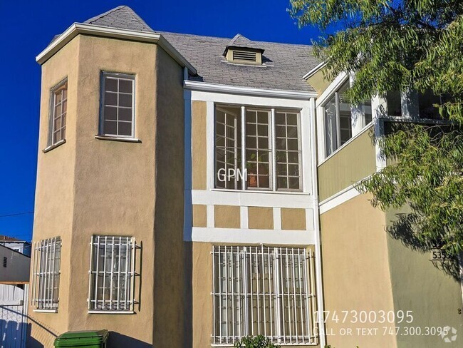 Building Photo - Spacious Hollywood Gem: Stylish 1-Bedroom ... Rental