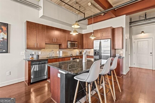 Photo - 1261 Caroline St NE
