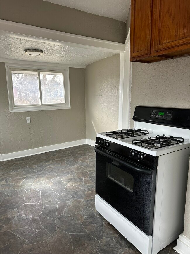 Photo - 3836 Mersington Ave