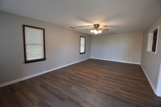 Photo - 2-3 bedroom Home in Greenfield with Garage.