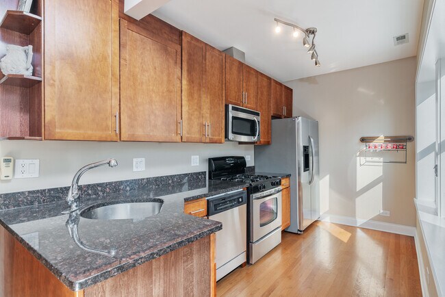 Photo - 2142 W Addison St Unit 3B