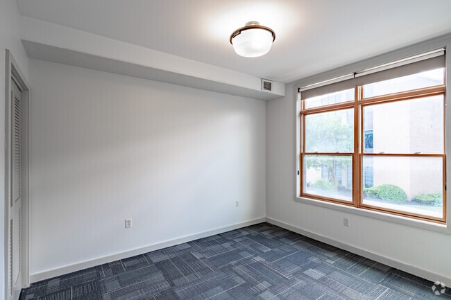 1BR, 1BA - 1000SF - Bedroom