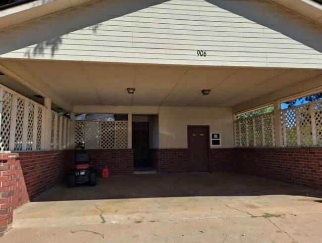 Photo - 906 W Lucas St