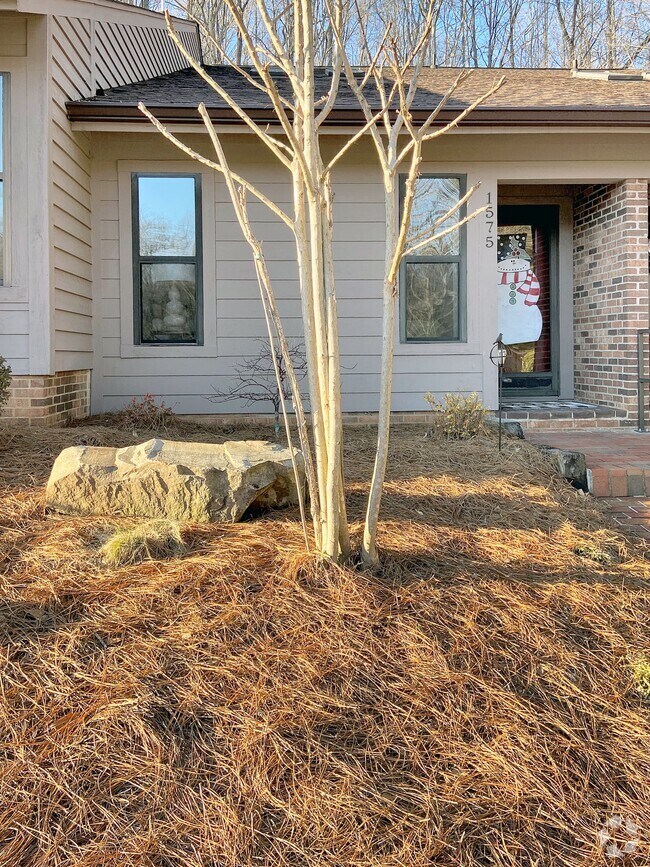 Building Photo - 1575 Ivy Trce Rental