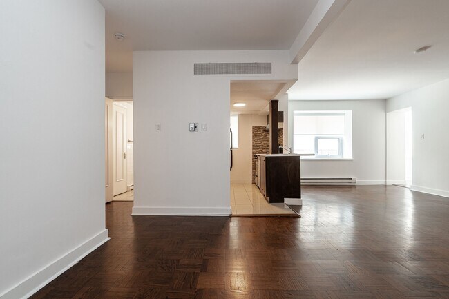 49 St Clair Ave W Unit 405