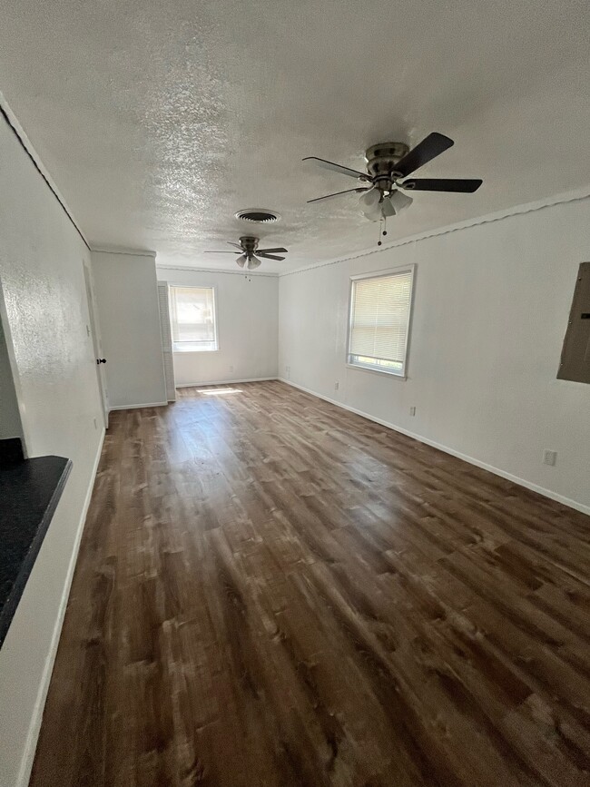 Photo - 110 Leighton Dr