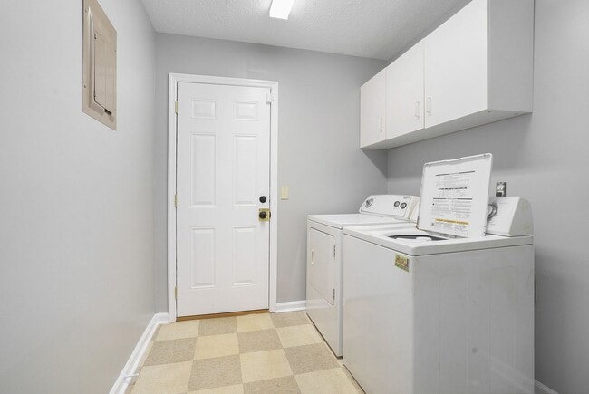 Photo - **AVAILABLE JULY 1ST** UPDATED 2 Bed/1.5 Bath Eastside Duplex