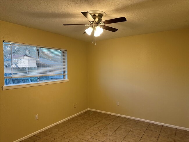 Building Photo - 11511 Misty Glen Ln