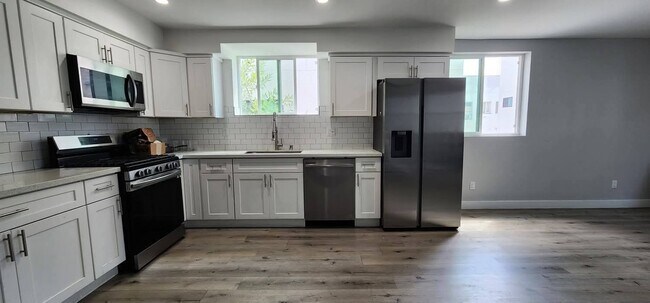 Photo - 4651 W 18th St