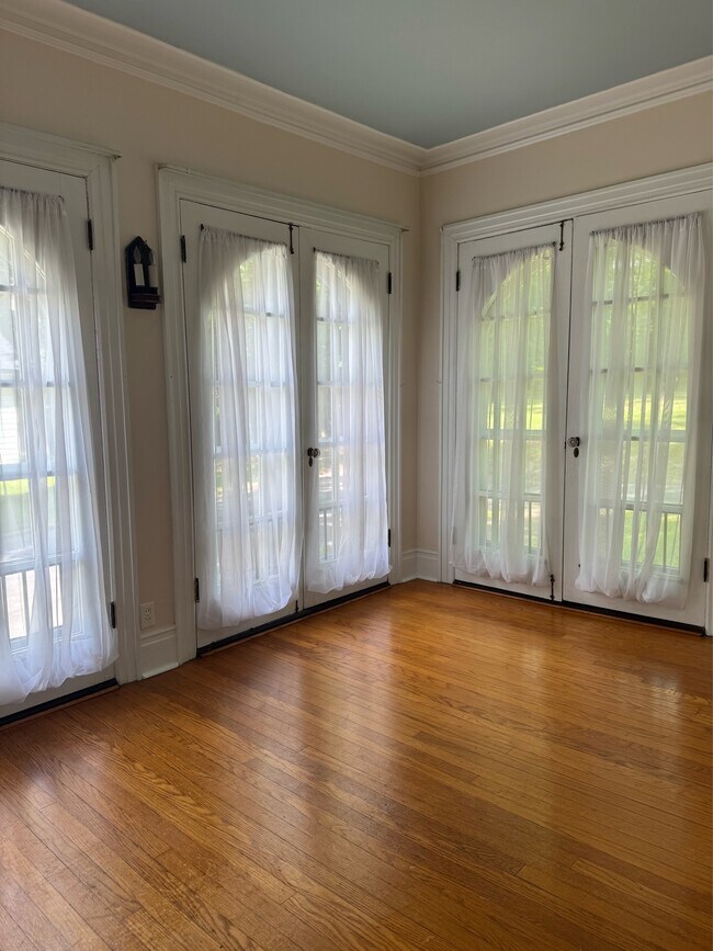 36 Beverly Pl