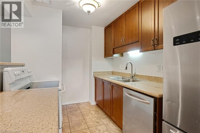 Photo - 793 Colborne St Unit 114