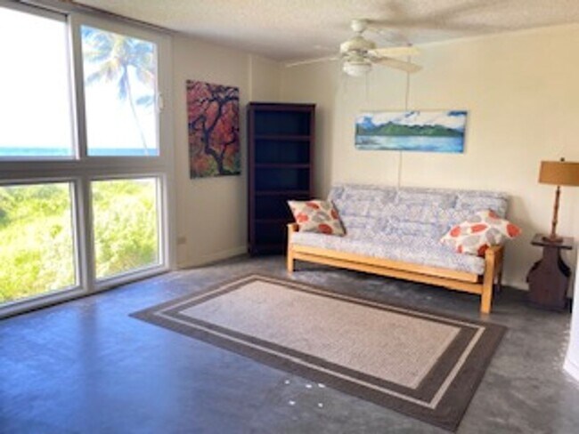 2405 Kalaniana'ole Street #206