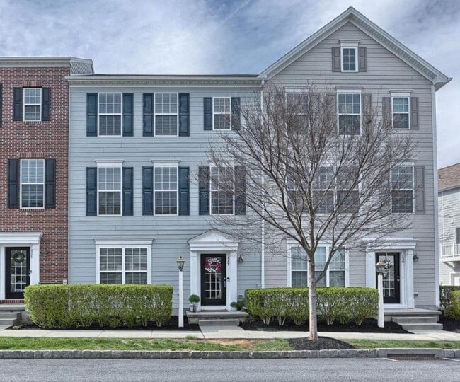 Photo - 137 Summer Ln Townhome