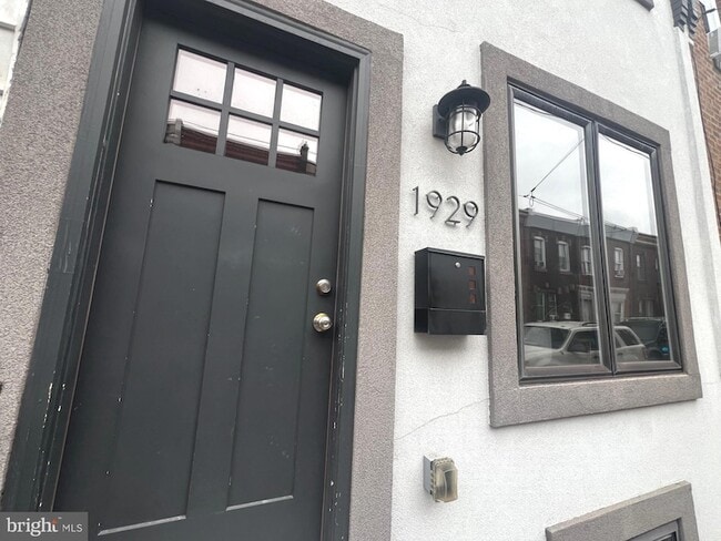 Photo - 1929 Dudley St