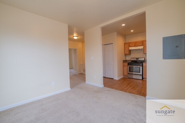 Photo - 2435 W Lafayette Ave Unidad 2 -