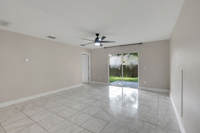 Photo - 810 Valnera Ct