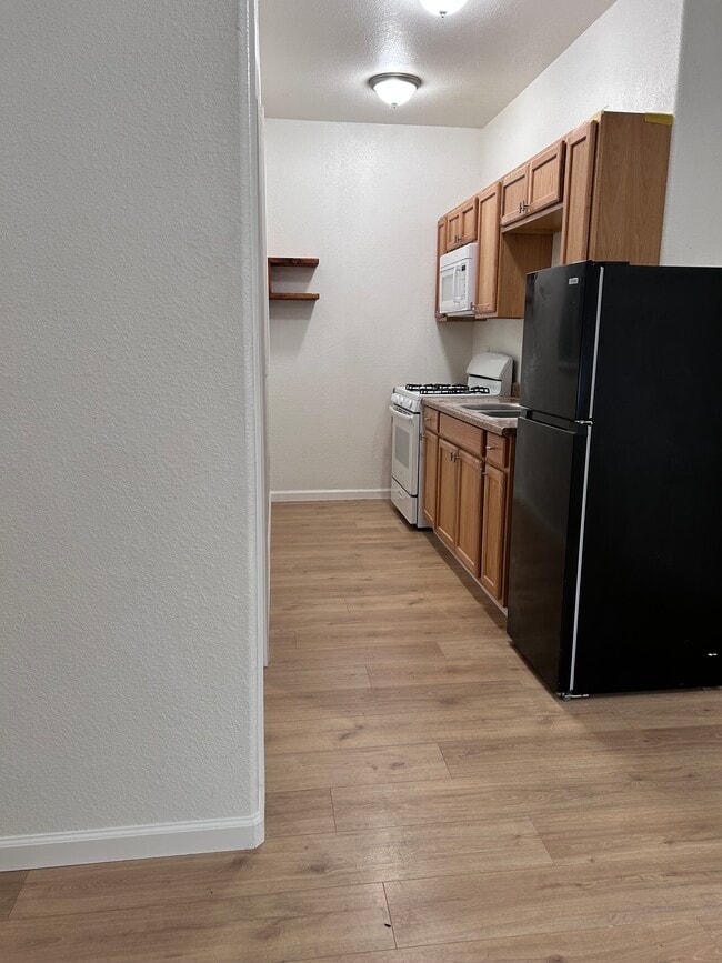 Kitchen - 819 Gloria Dr Unit apartment for rent