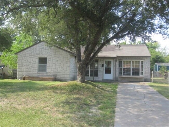 Building Photo - 5422 Thrush Dr