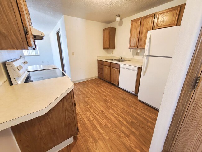 Photo - 3 bed 2 bath Single-Level townhome *Afford...
