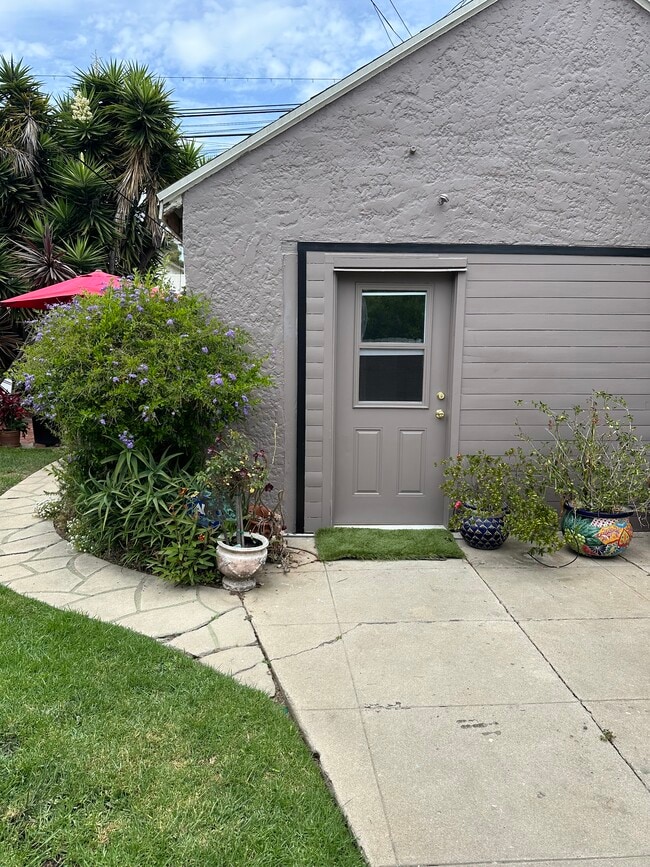 Building Photo - 1639 S Wooster St Unit Garden Guest House