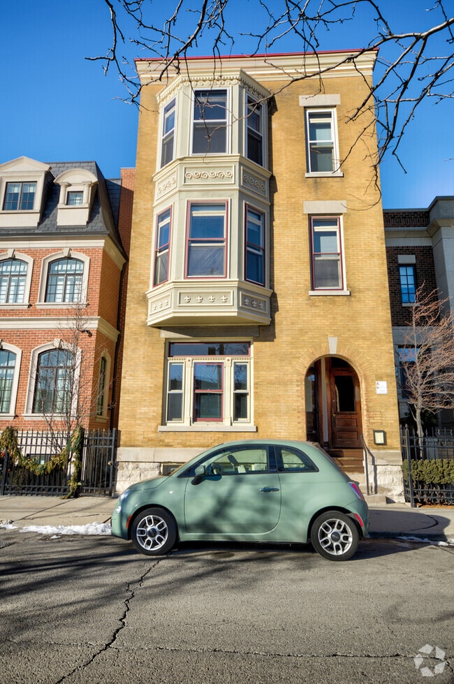 Building Photo - 638 W Drummond Pl Unit 1F Rental