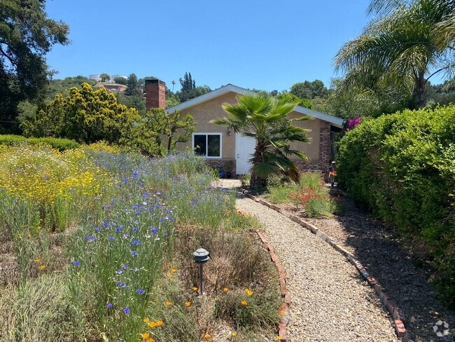 Building Photo - Cottage in the Flowers Rental