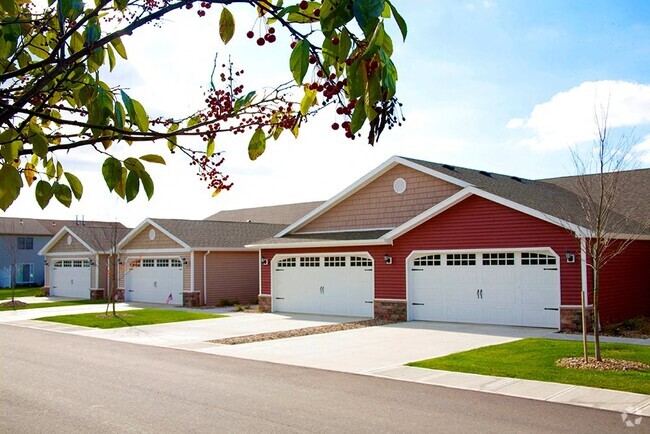 Building Photo - Redwood Orrville Rental