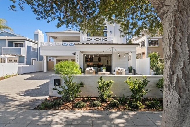 715 F Ave