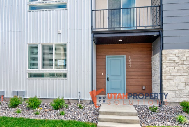 Building Photo - 1054 W 430 S Rental