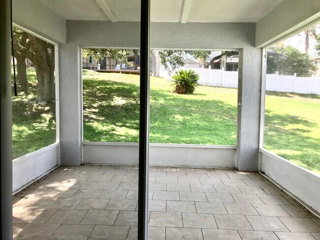 Photo - 989 Scenic View Cir