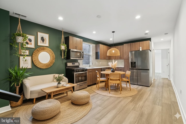 Photo - 2146 N Van Pelt St Unidad 2