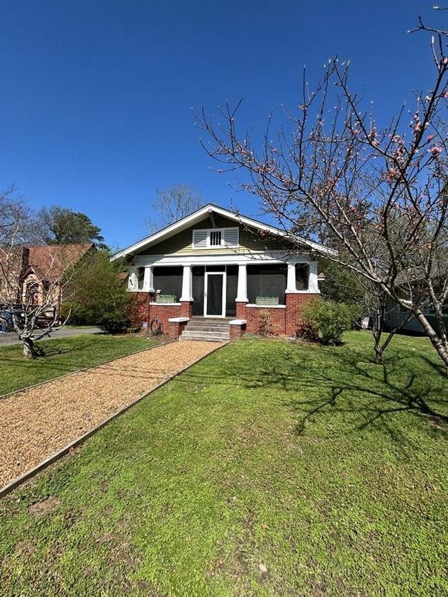 Building Photo - Charming 3BR Brainerd Home with Screened Porch