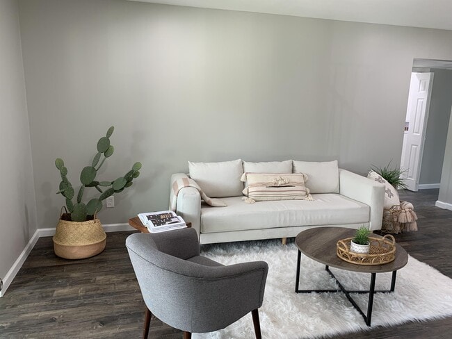 Photo - 6011 Danbury Ln