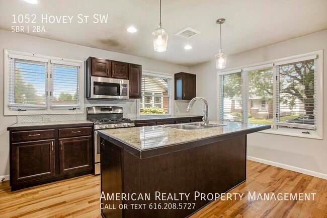 Photo - 1052 Hovey St SW