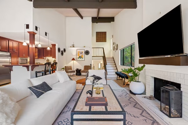 Photo - 140 Sand Hill Cir