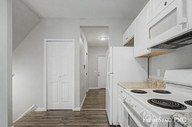Photo - 1266 Clark St