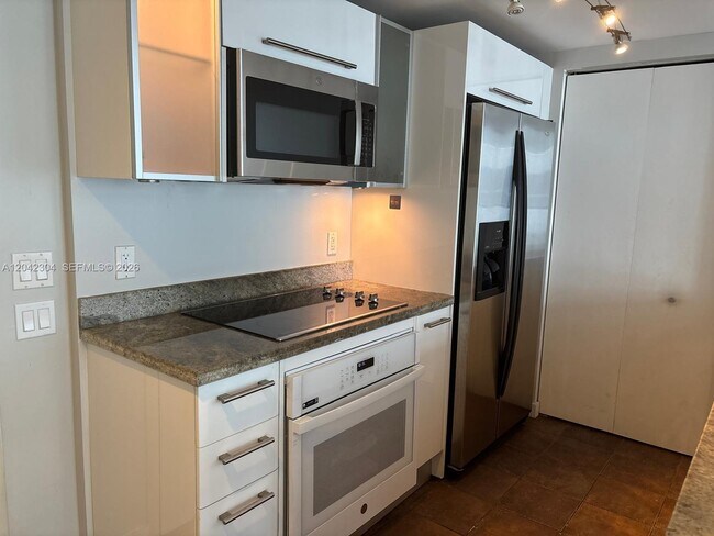 Photo - 185 SW 7th St Unidad 1410