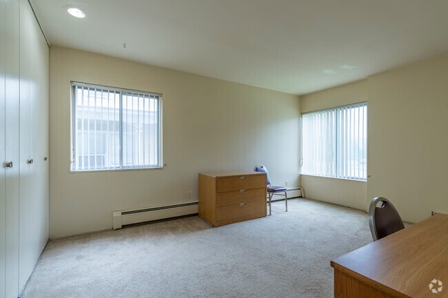 1BR, 1BA - 700SF - Corner Unit - Bedroom