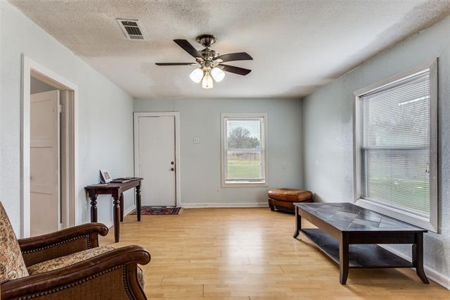 Photo - 1584 Kelly Rd