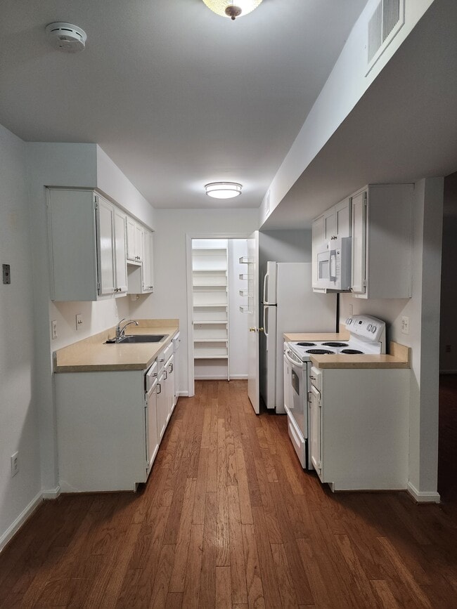 Building Photo - 20225 Shipley Ter Unit 102