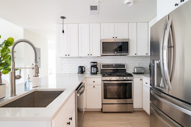 Flats on the Hill (Furnished Suites)