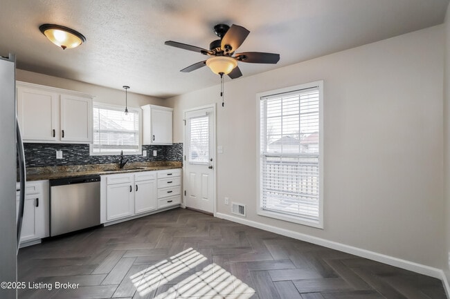 Photo - 193 Tecumseh Dr