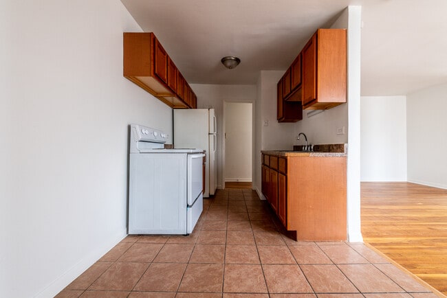 Photo - 8326-8332 S Ellis Ave