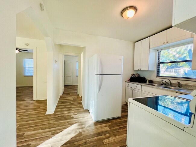 Photo - 1115 N Davis Ave