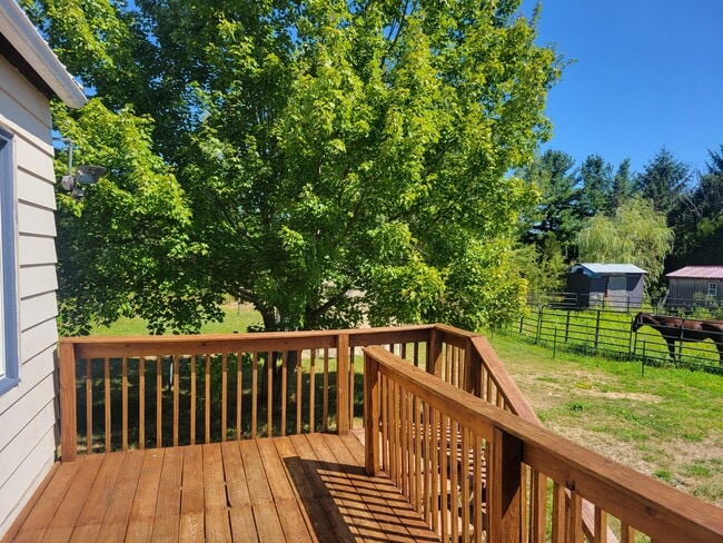 Photo - 1494 Thompson Rd
