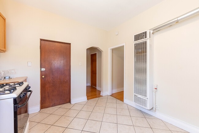 Photo - 2058 W 19th St Unit 2