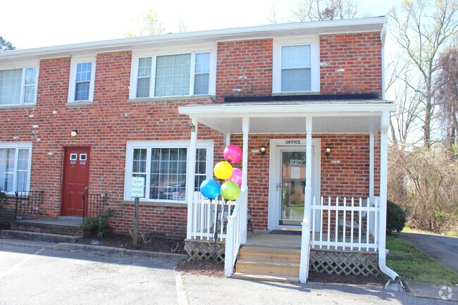 Building Photo - New Castle Apartments